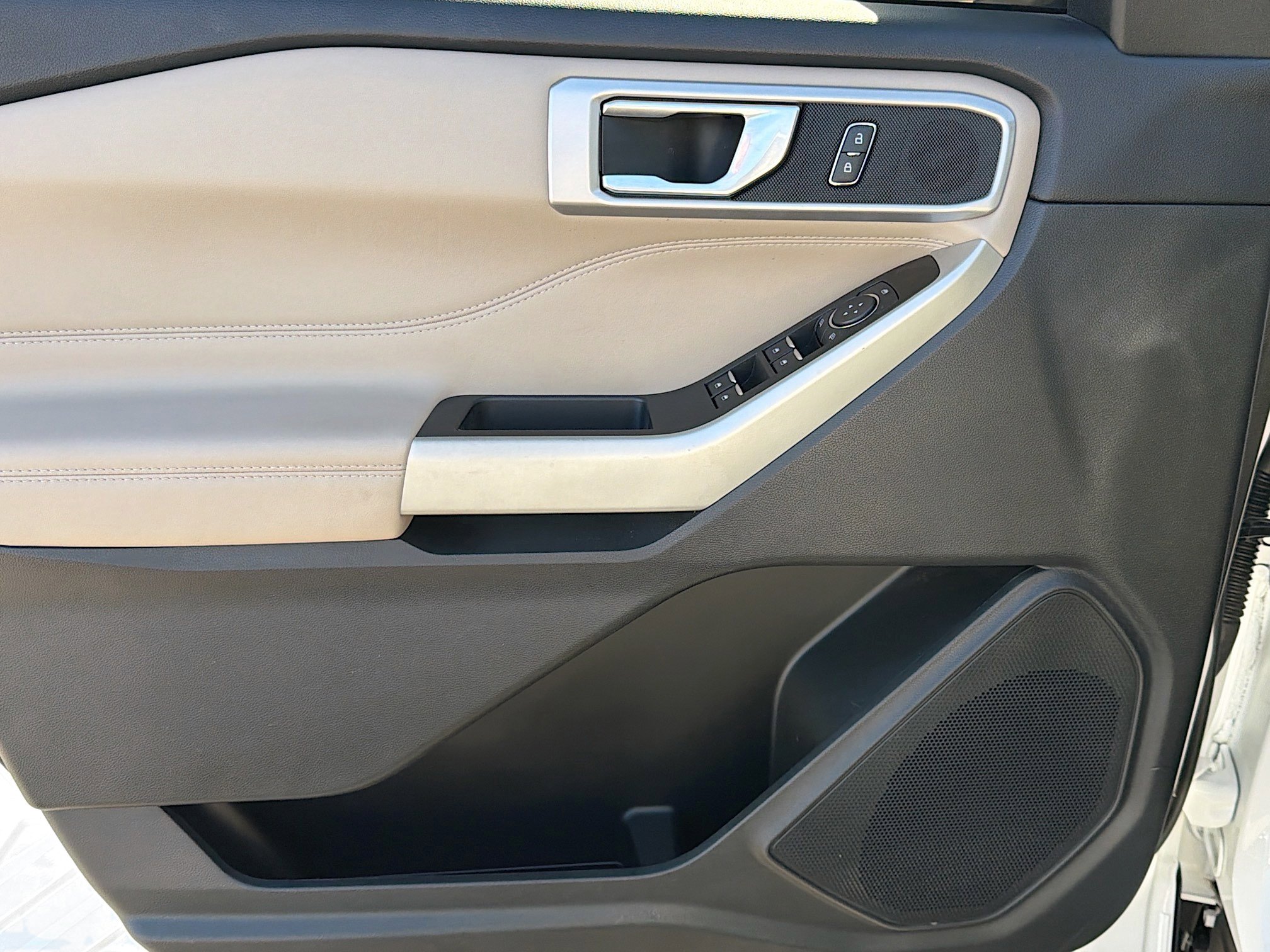 Used 2022 Ford Explorer XLT w/ Equipment Group 202A image 23