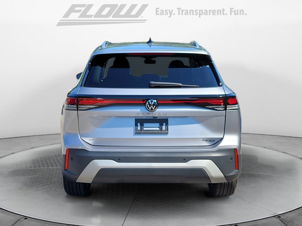 Certified 2026 Volkswagen Tiguan SE w/ Panoramic Sunroof Package AWD/4WD image 8