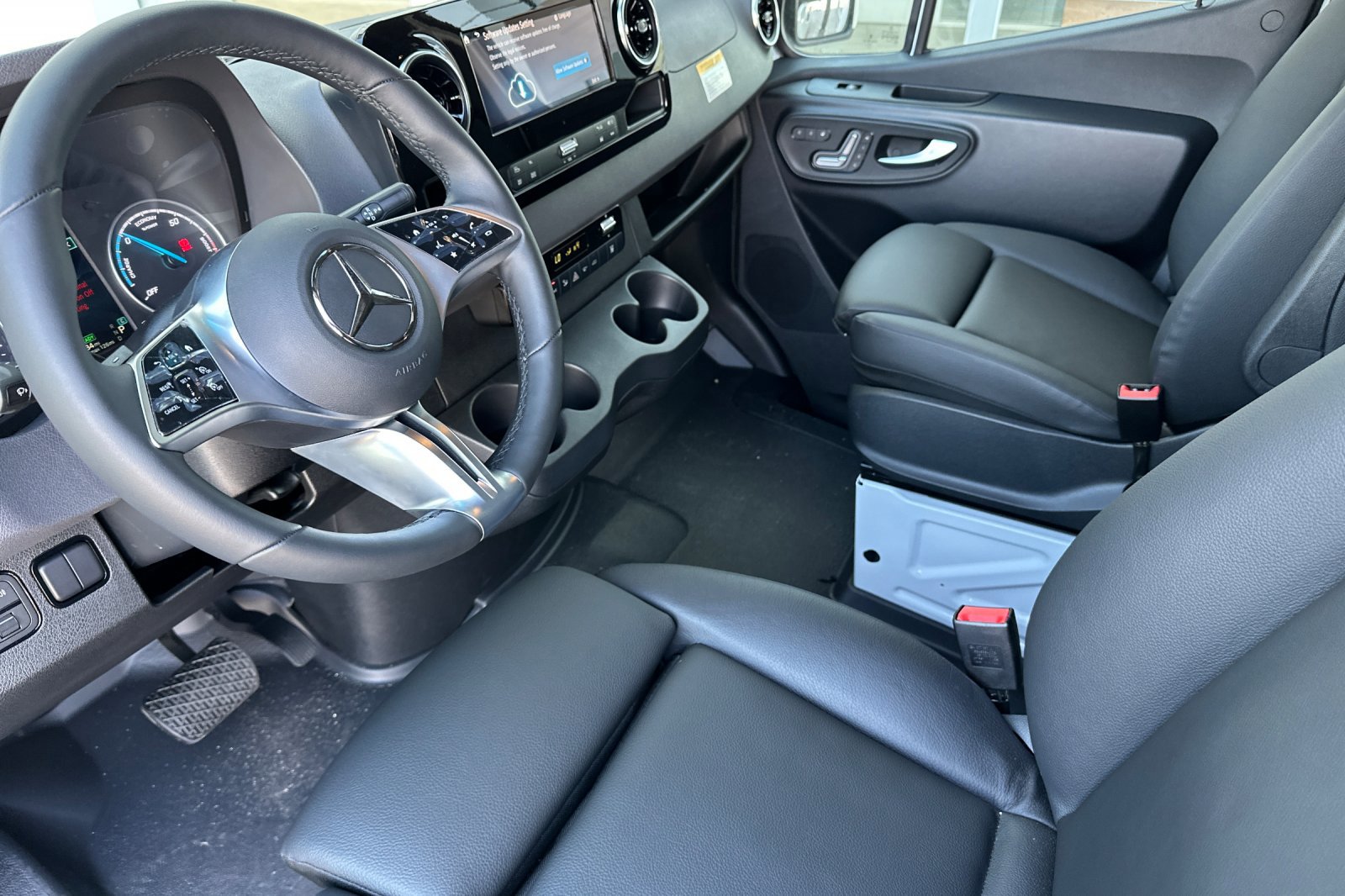New 2024 Mercedes-Benz eSprinter 170 Cargo image 17