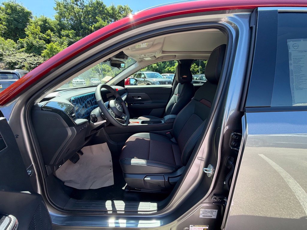 New 2026 Nissan Kicks SR w/ SR Premium Package FWD image 5