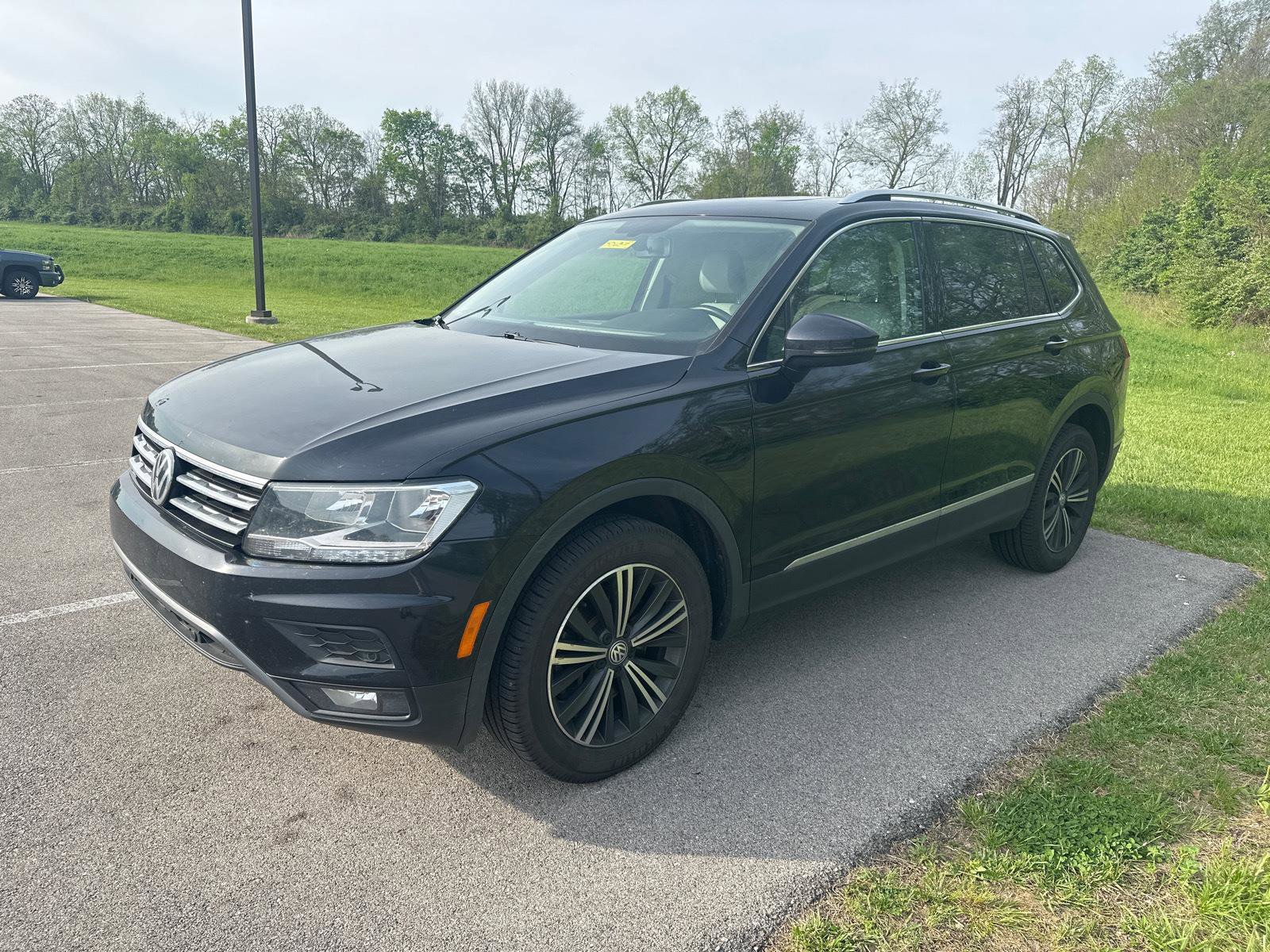 Used 2019 Volkswagen Tiguan SEL image 2