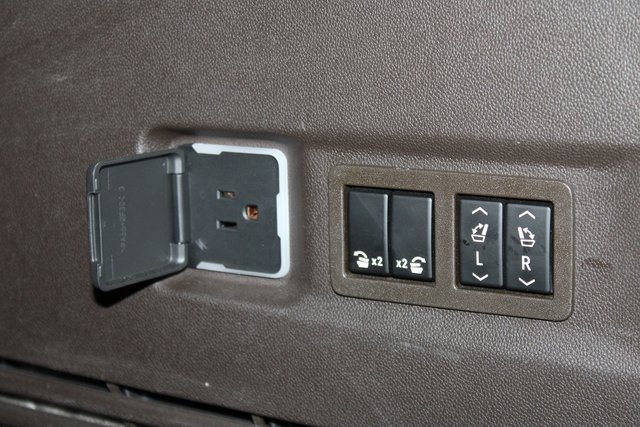 Used 2024 GMC Yukon XL Denali w/ Denali Reserve Package image 37