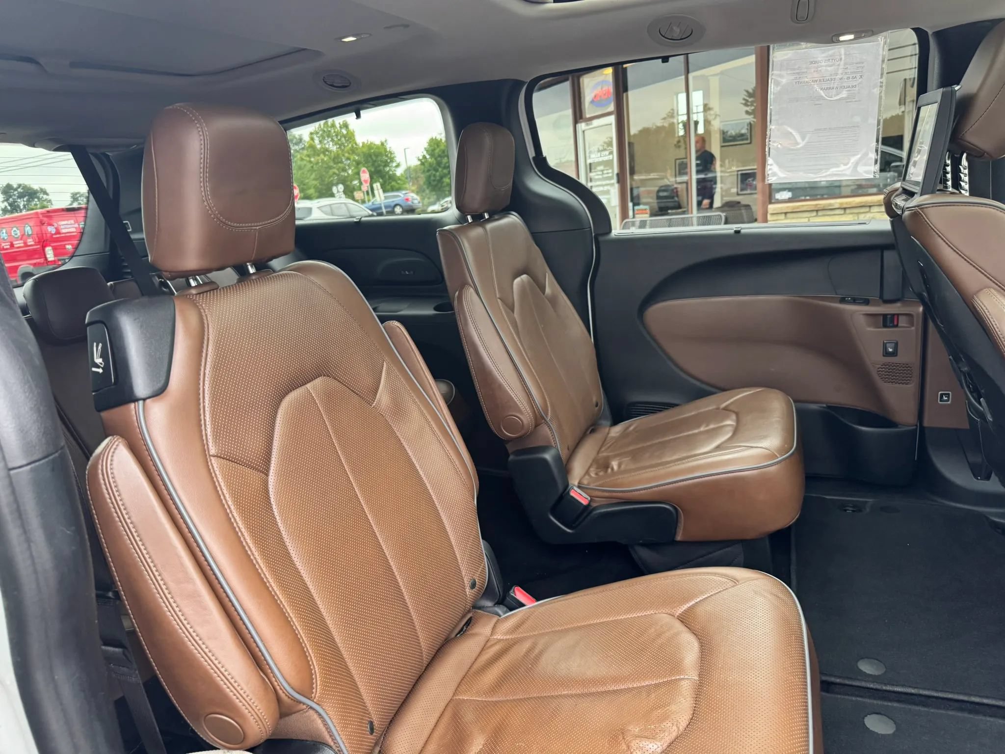 Used 2018 Chrysler Pacifica Limited w/ Tire & Wheel Group FWD image 44