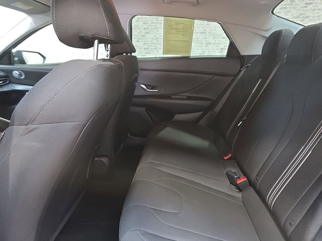Used 2022 Hyundai Elantra SEL image 12