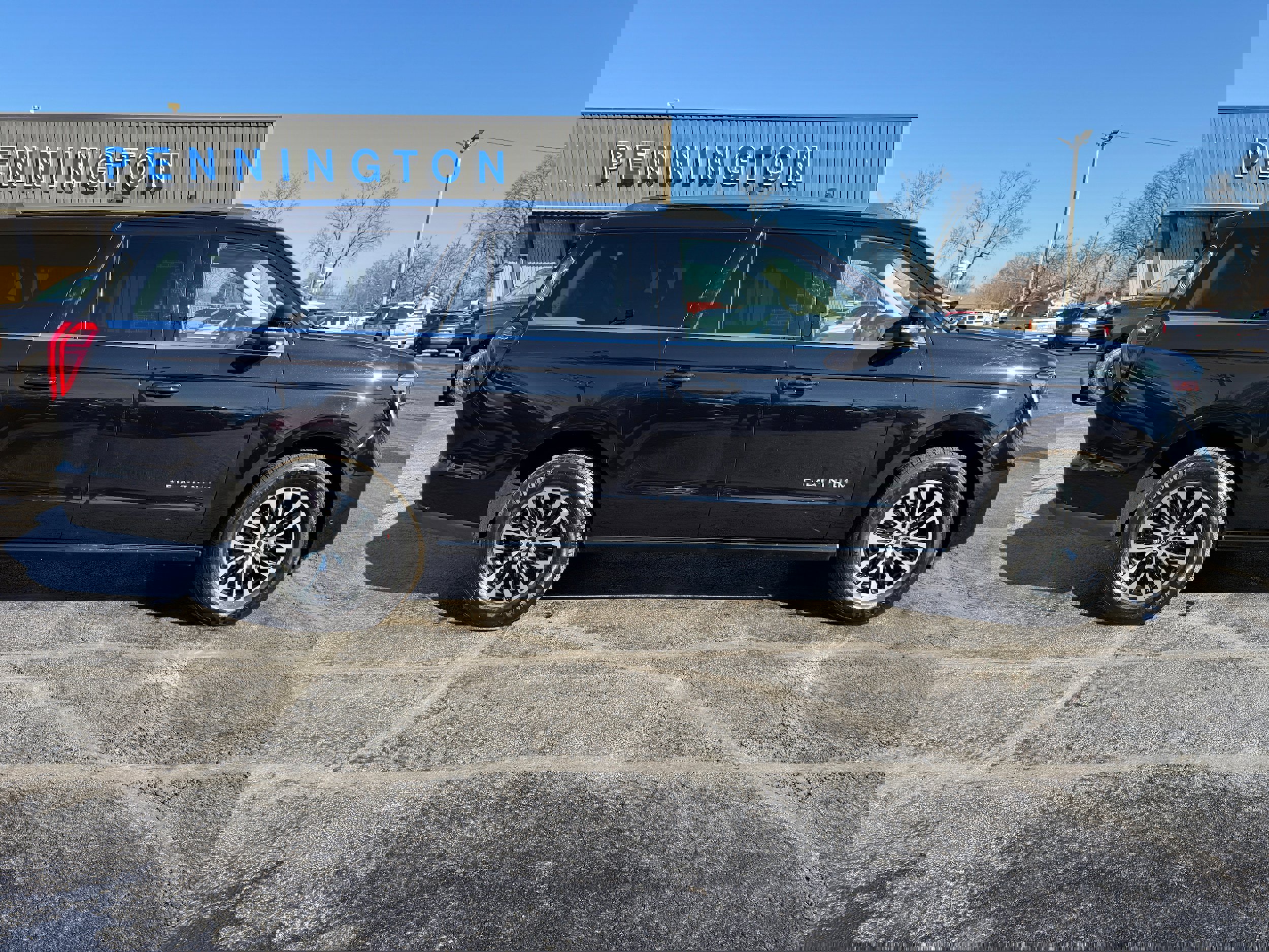 Used 2025 Ford Expedition Max Platinum image 8