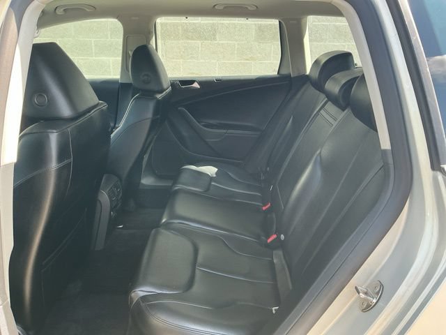 Used 2010 Volkswagen Passat Komfort FWD image 25