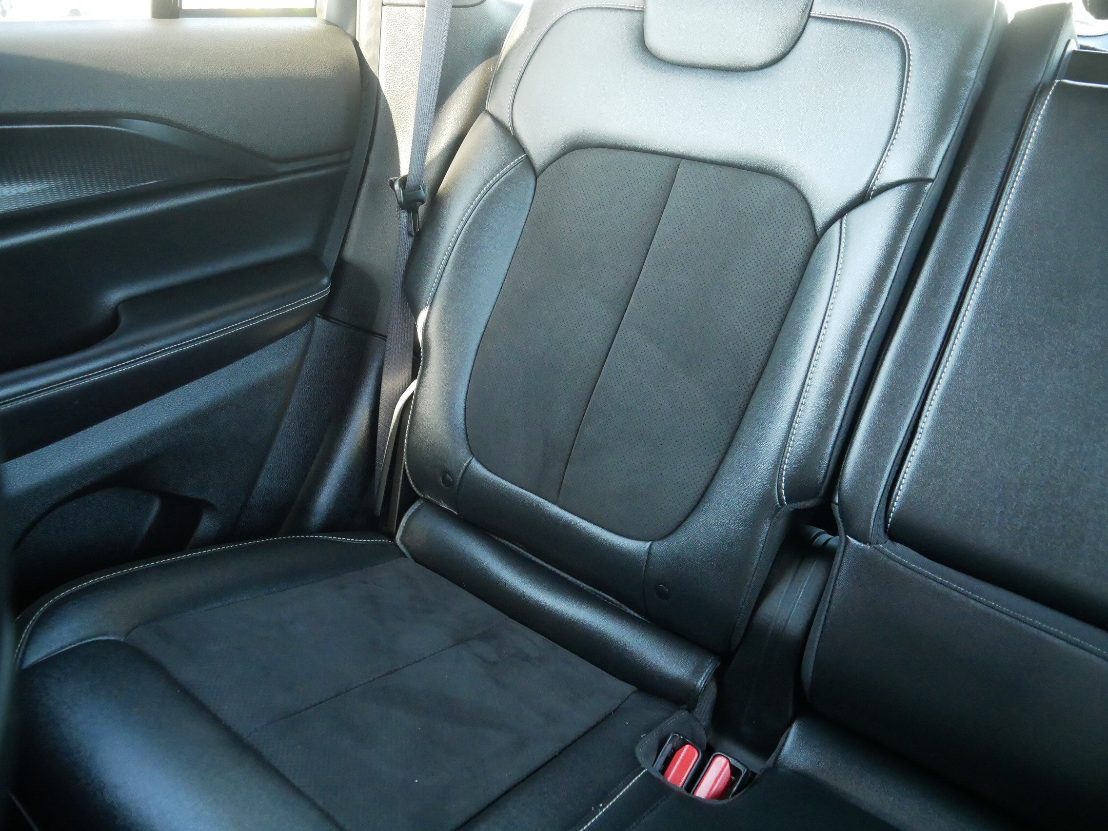 Used 2023 Jeep Grand Cherokee Altitude AWD/4WD image 12