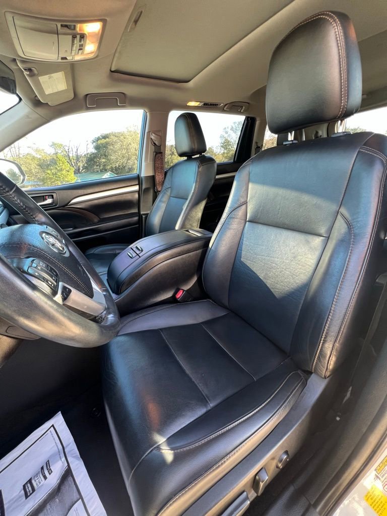 Used 2019 Toyota Highlander XLE image 10