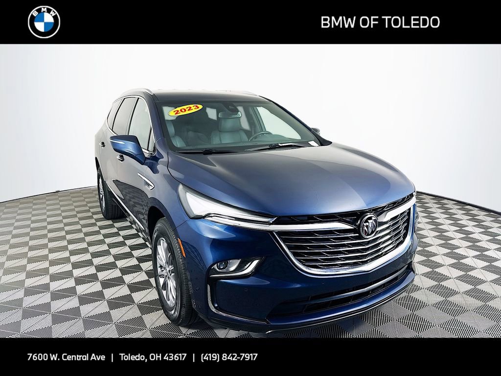 Used 2023 Buick Enclave Essence image 1