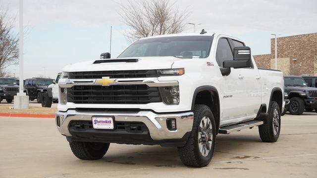 Used 2025 Chevrolet Silverado 2500 LT w/ Safety Package AWD/4WD image 3