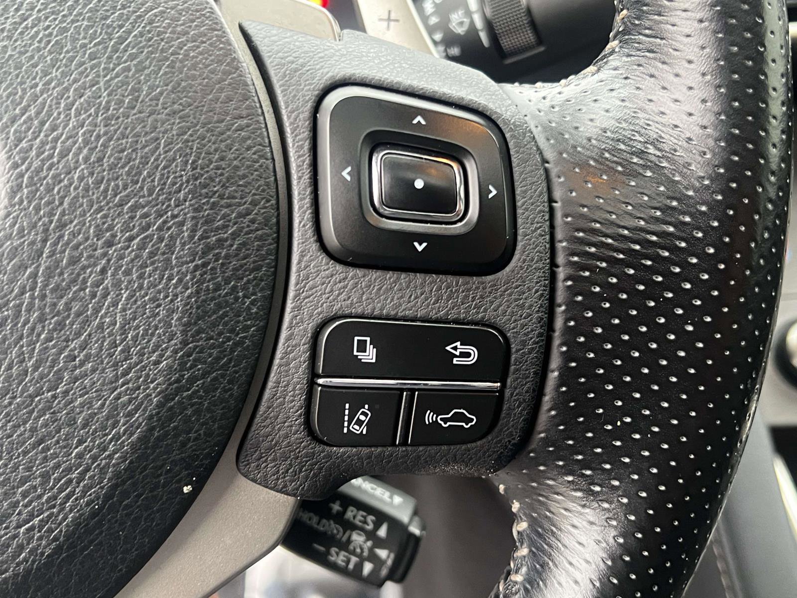 Used 2020 Lexus IS 350 F Sport w/ F Sport Package image 18