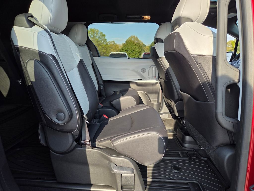 Used 2025 Toyota Sienna XSE image 16