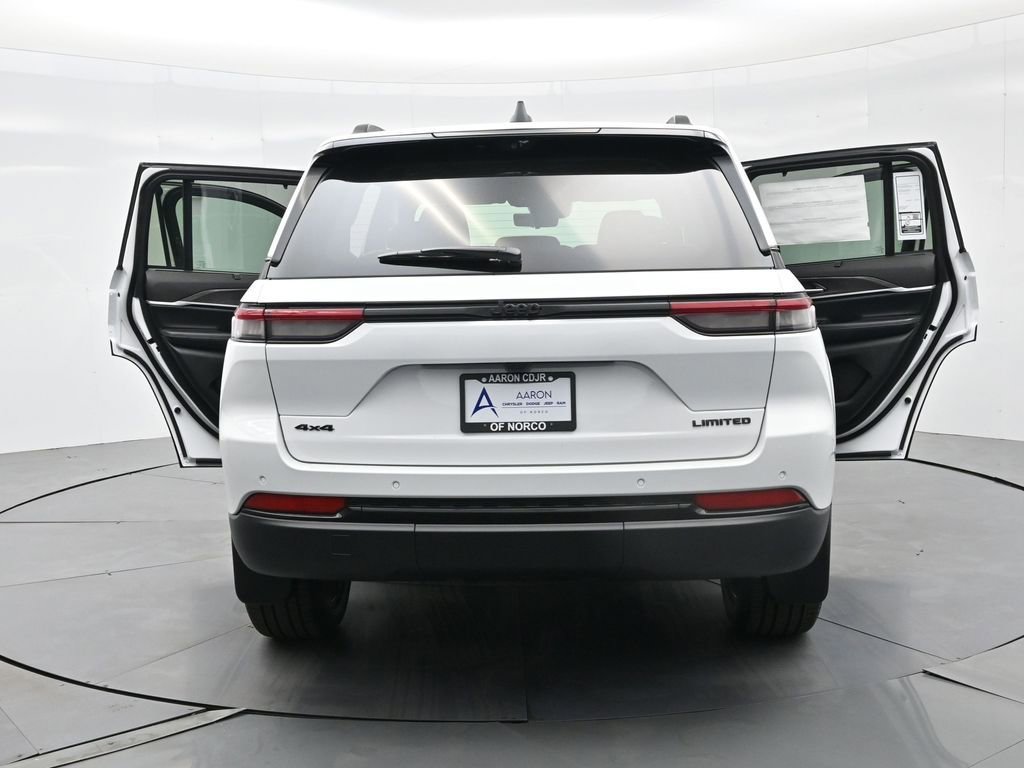 New 2025 Jeep Grand Cherokee Limited w/ Luxury Tech Group II image 39