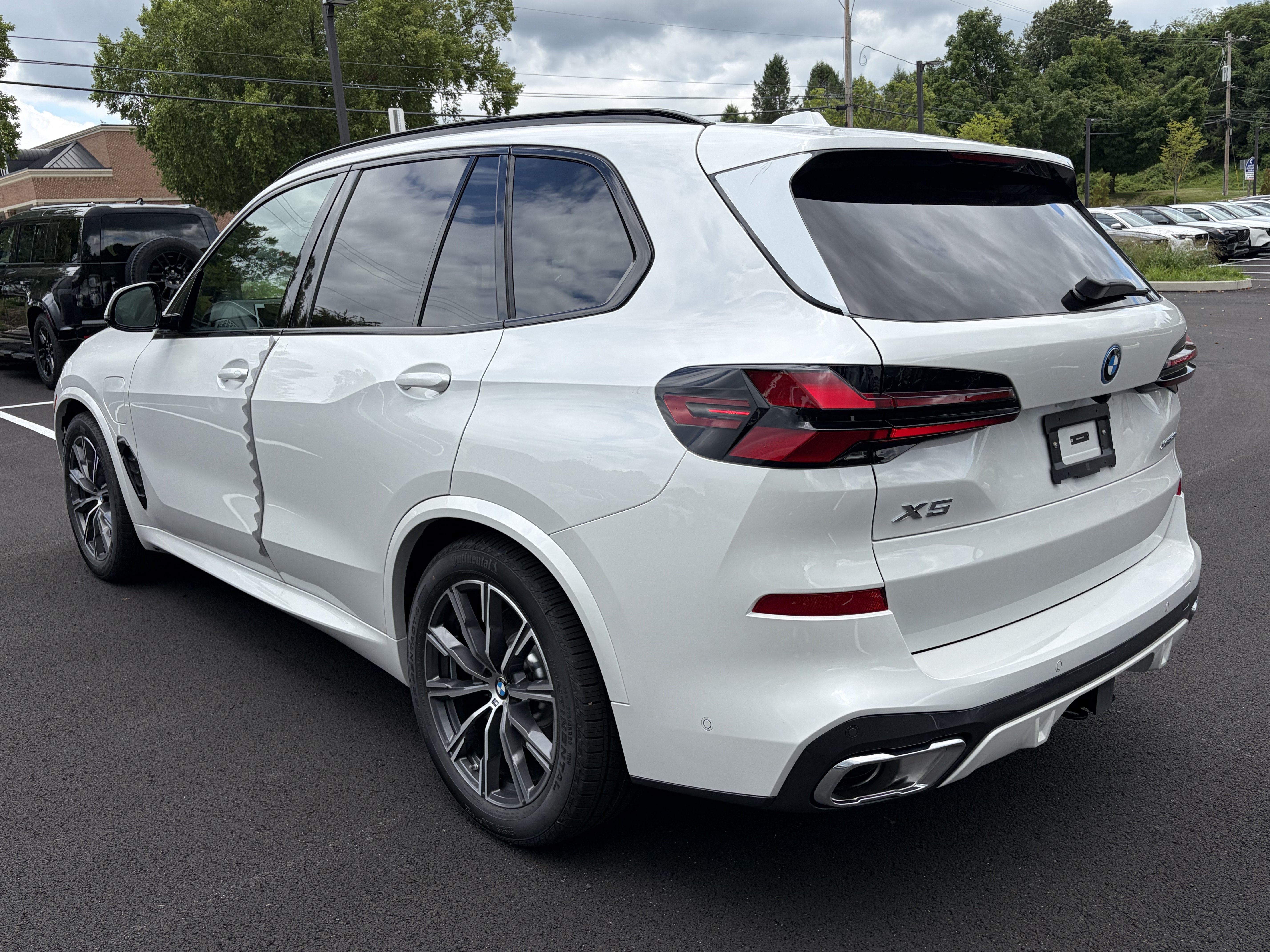 New 2026 BMW X5 xDrive50e w/ M Sport Package AWD/4WD image 7