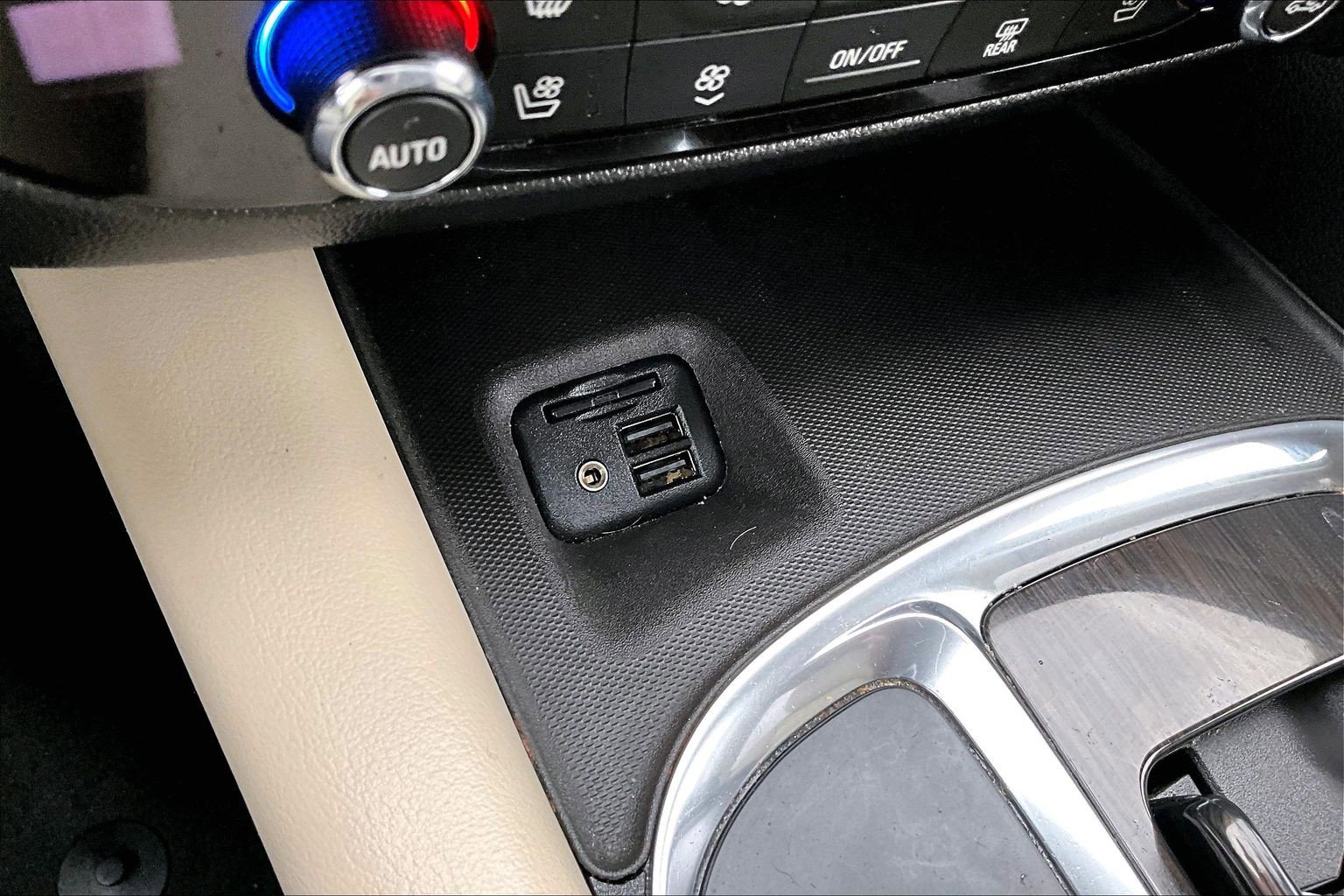 Used 2020 Buick Enclave Premium w/ Sun and Sites Package image 33