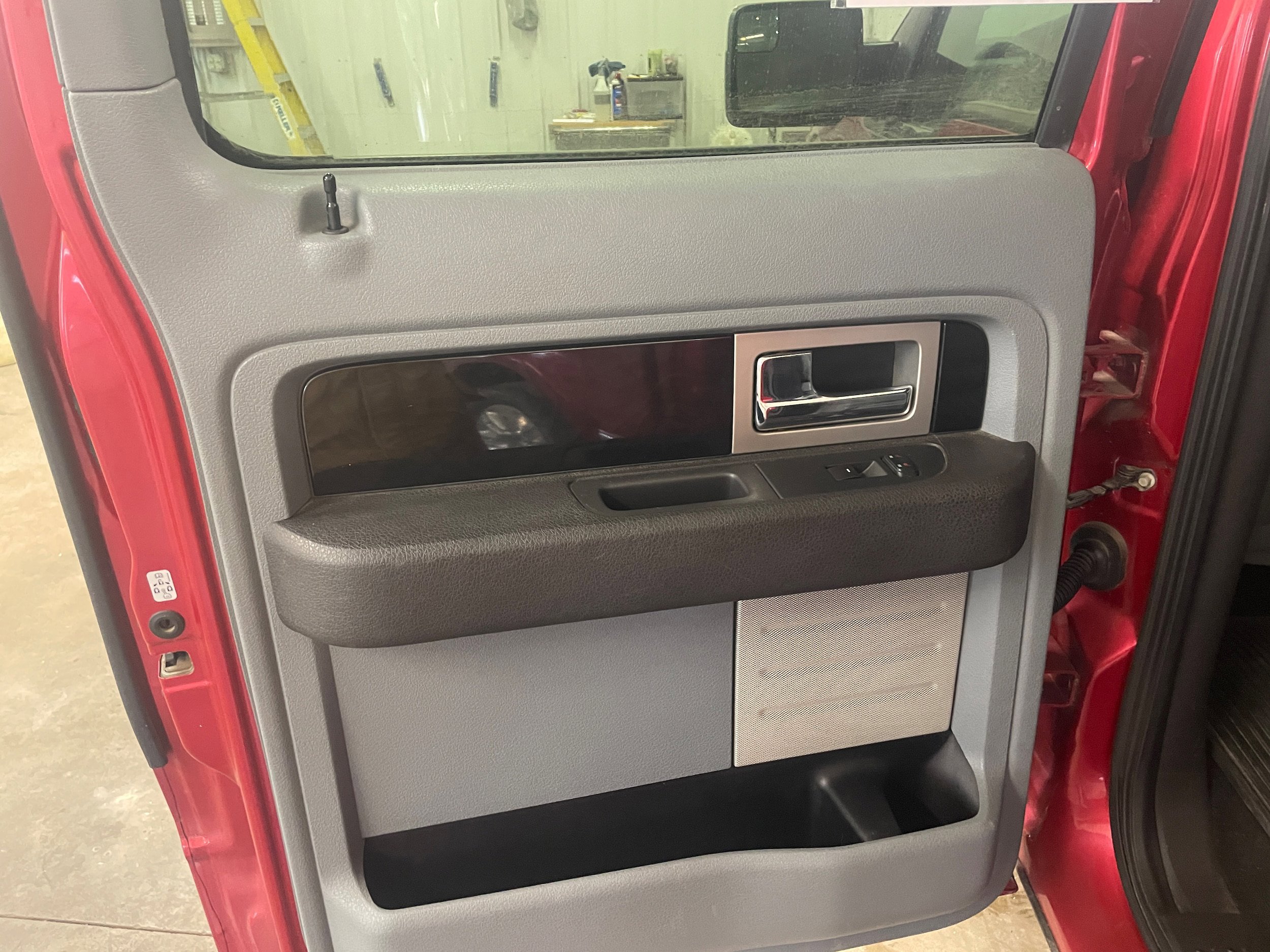 Used 2011 Ford F150 Platinum AWD/4WD image 22