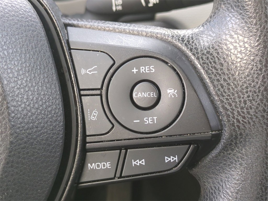 Used 2022 Toyota RAV4 XLE image 28