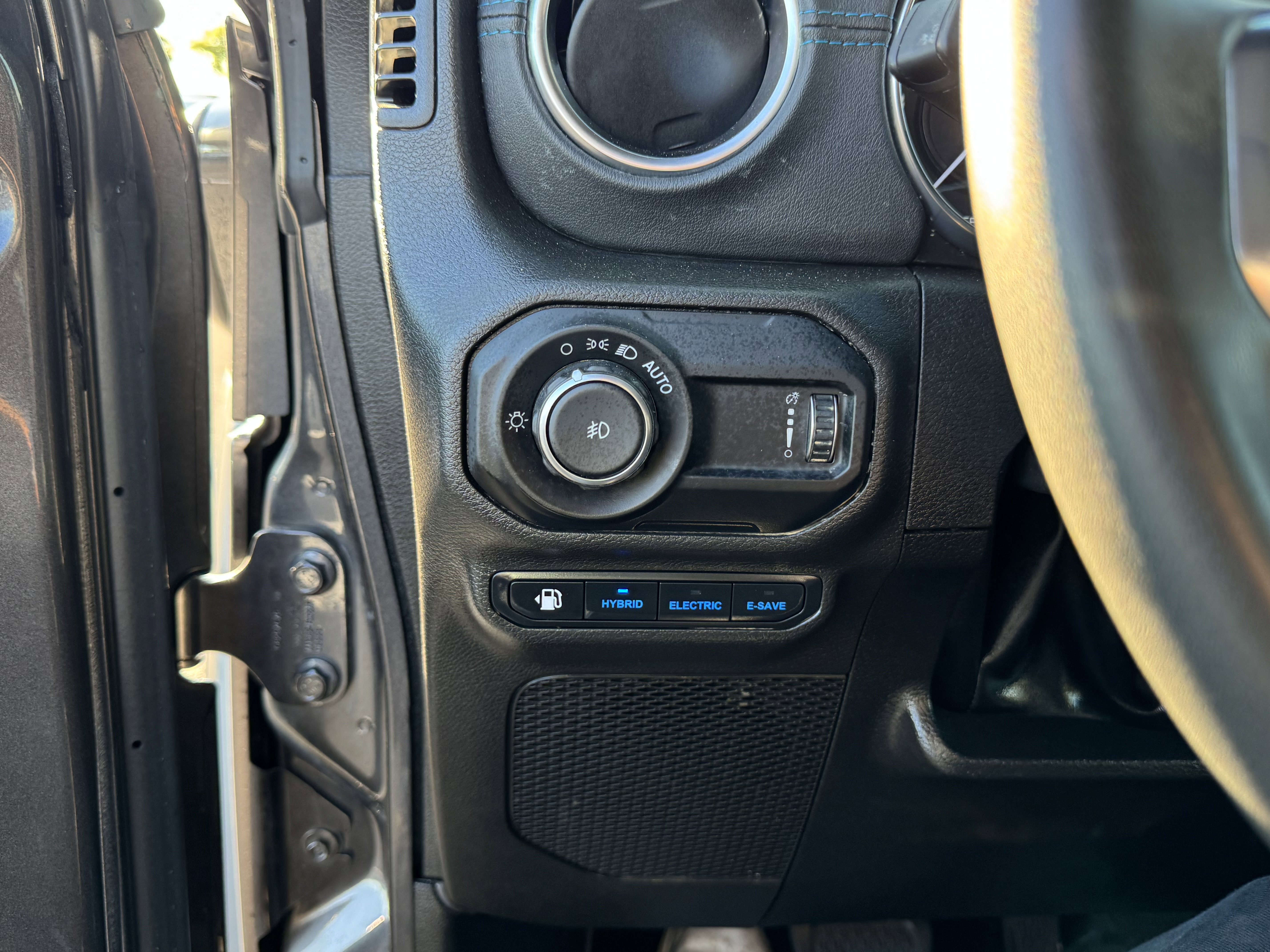Used 2023 Jeep Wrangler Unlimited Rubicon 4xe image 16