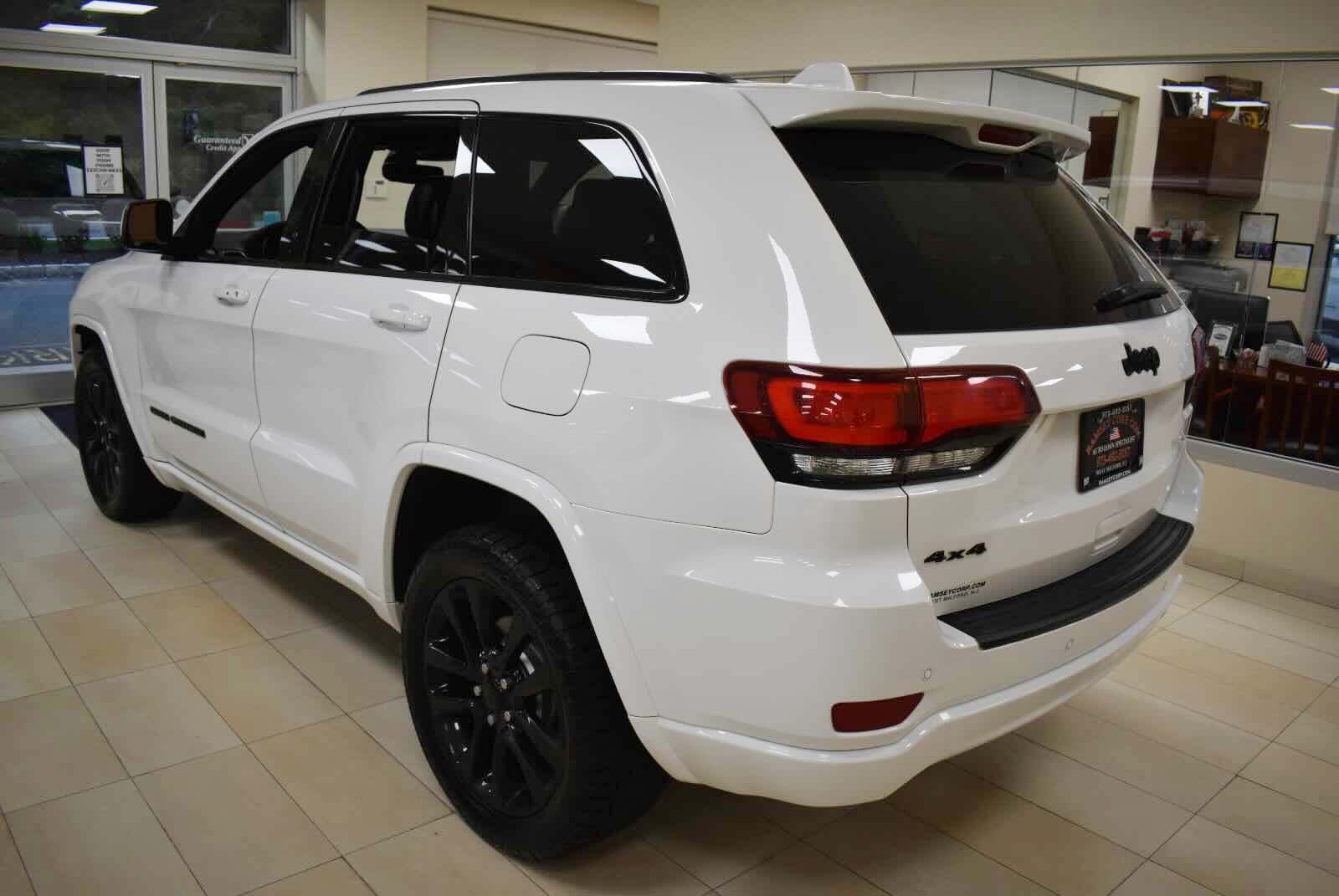 Used 2019 Jeep Grand Cherokee Altitude AWD/4WD image 6