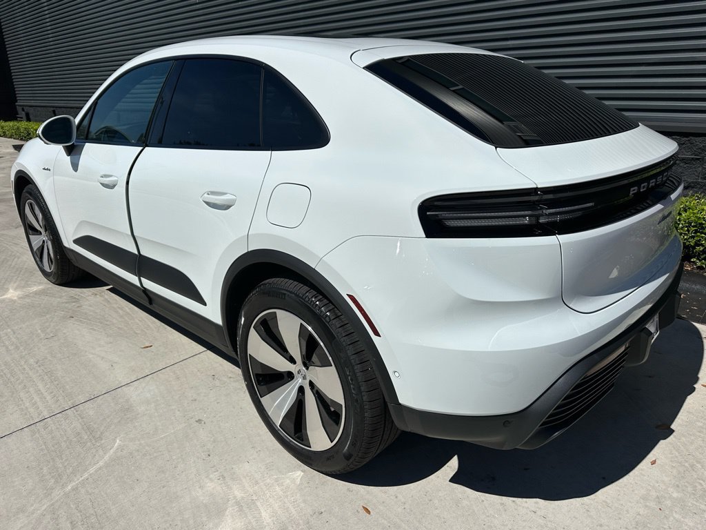 Used 2026 Porsche Macan Electric RWD image 3
