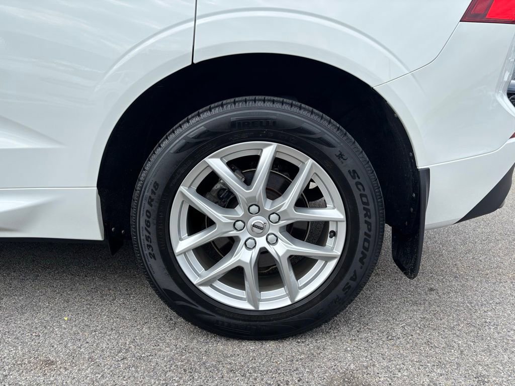 Used 2021 Volvo XC60 T5 Momentum w/ Premium Package image 32