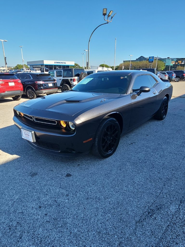 Used 2019 Dodge Challenger SXT RWD image 3
