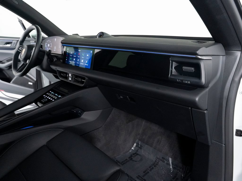 Certified 2025 Porsche Macan 4 Electric AWD/4WD image 33