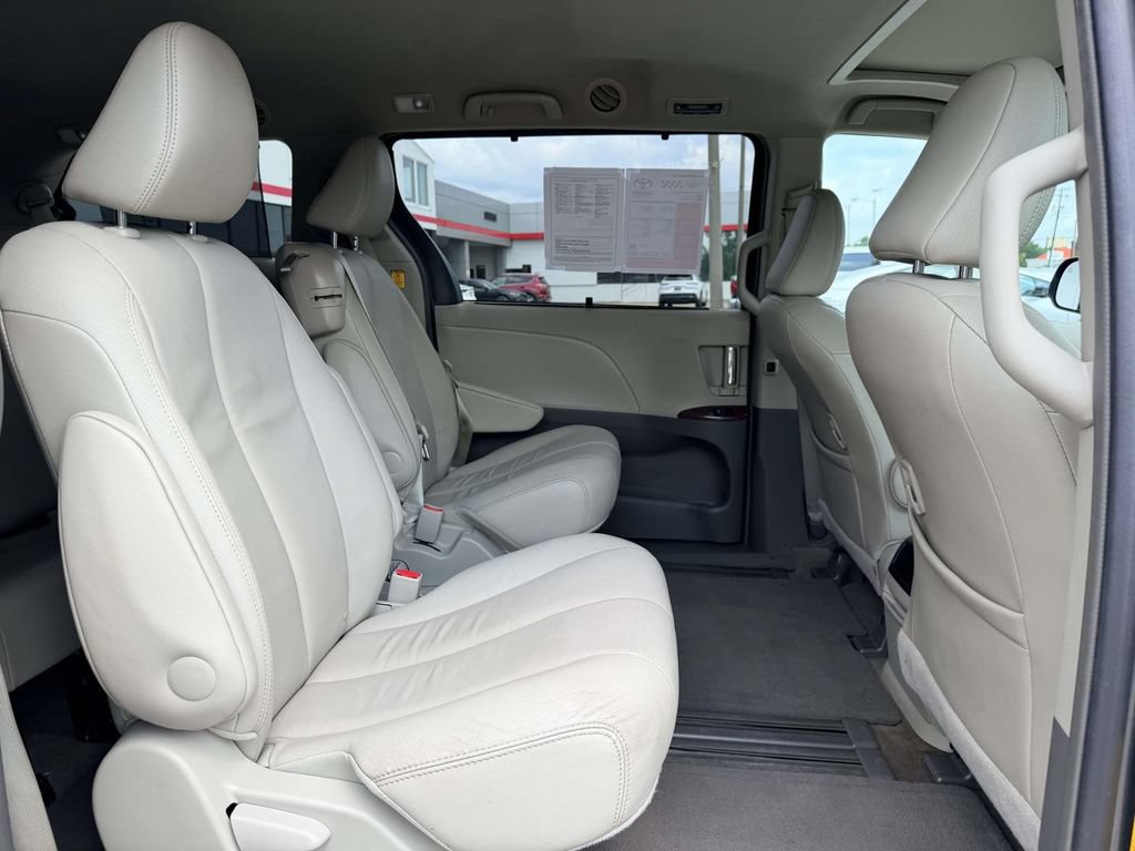 Used 2013 Toyota Sienna XLE FWD image 15