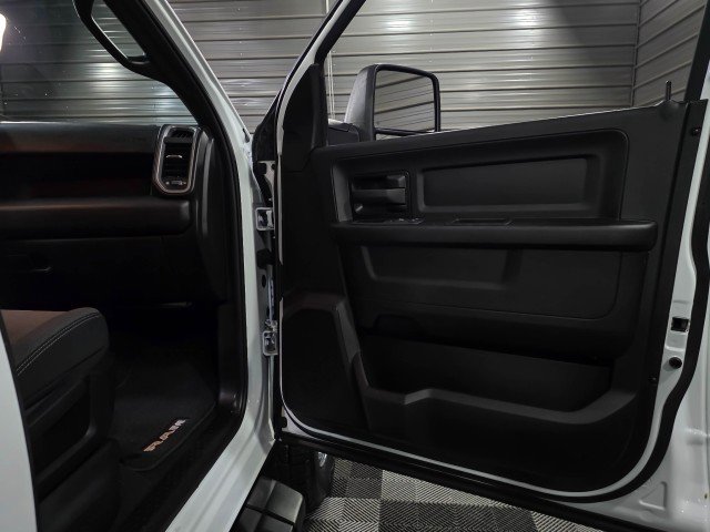 Used 2024 RAM 3500 Tradesman w/ Chrome Appearance Group image 32