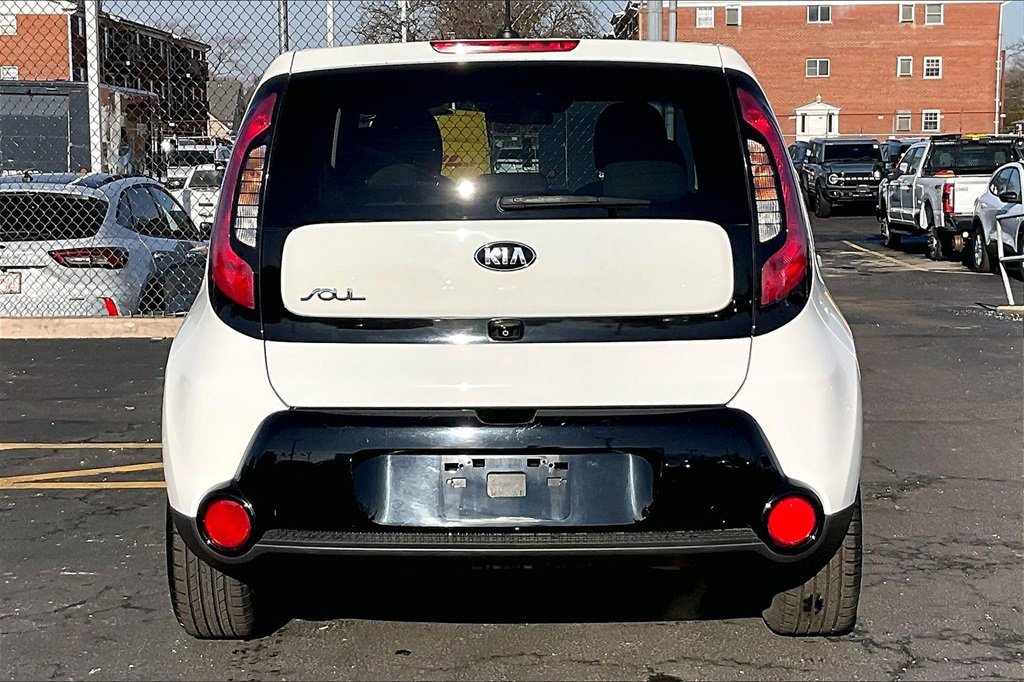 Used 2016 Kia Soul + image 3