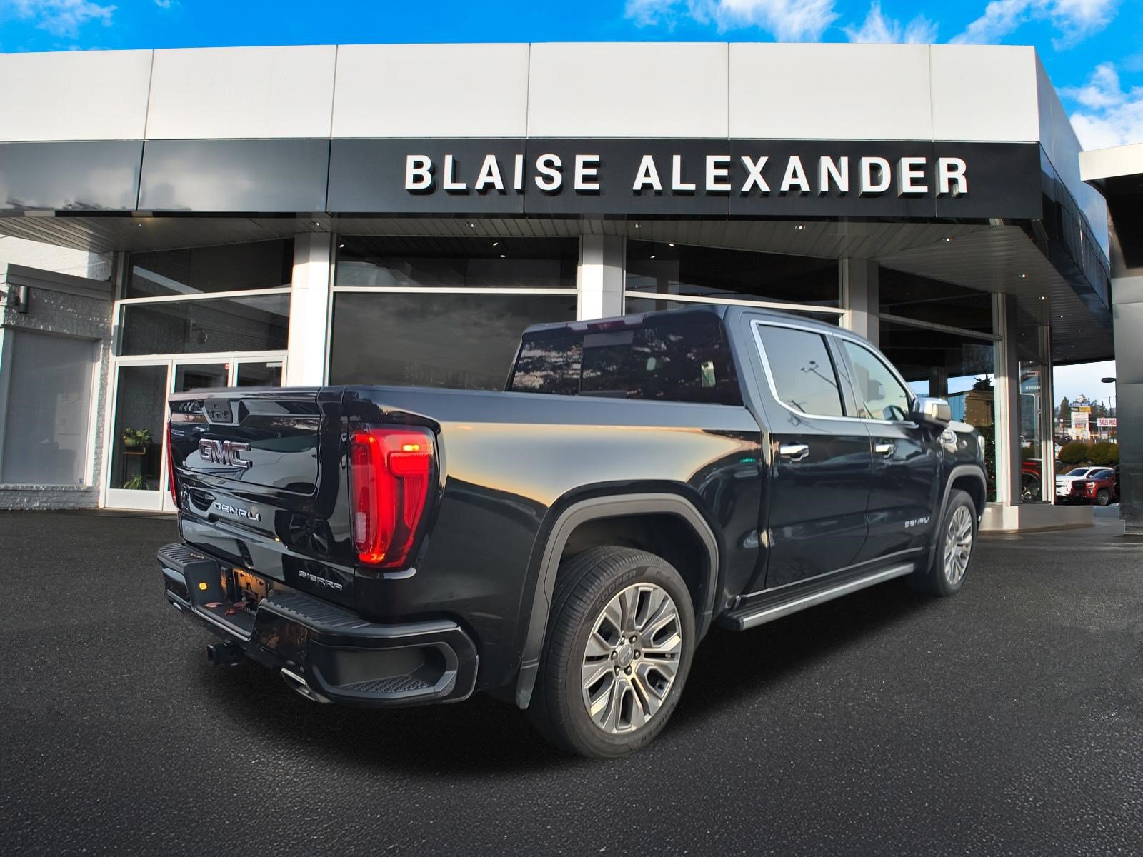 Used 2021 GMC Sierra 1500 Denali w/ Denali Ultimate Package AWD/4WD image 3