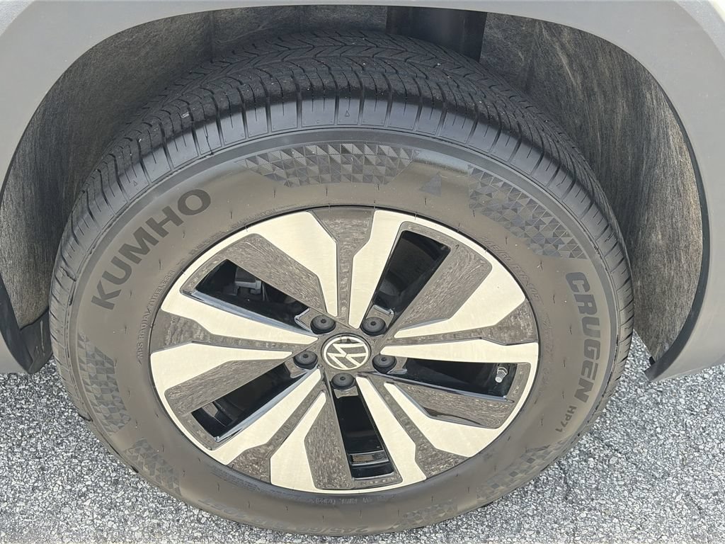Certified 2024 Volkswagen Atlas Cross Sport SE FWD image 13