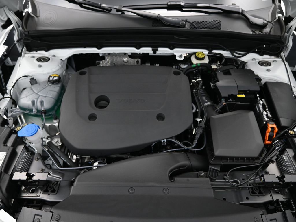 New 2025 Volvo XC40 B5 Plus w/ Climate Package image 29