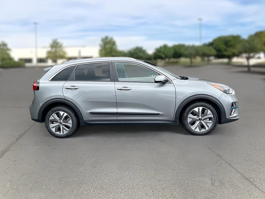 Used 2022 Kia Niro EX image 6