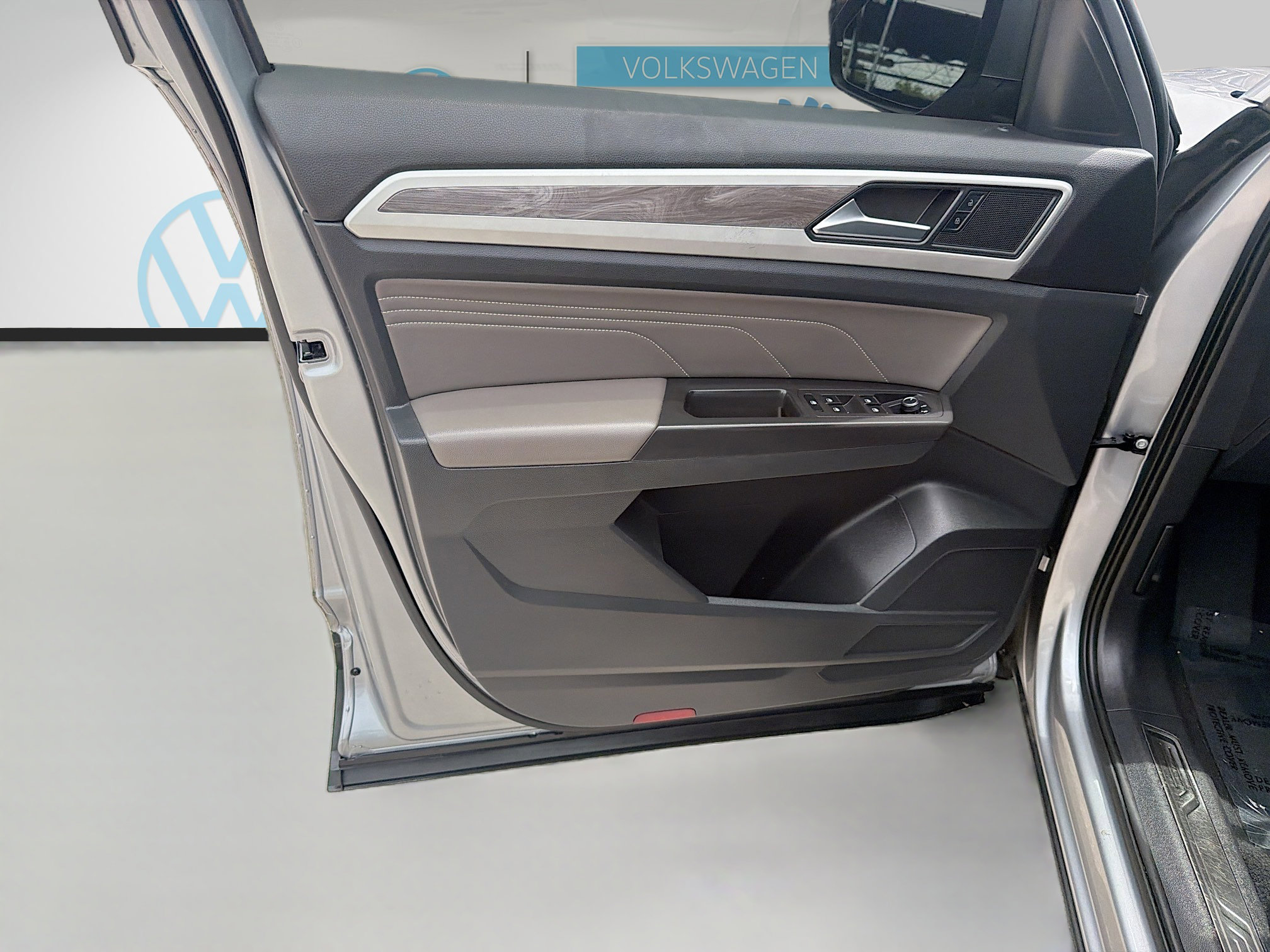 Used 2022 Volkswagen Atlas Cross Sport SE FWD image 19