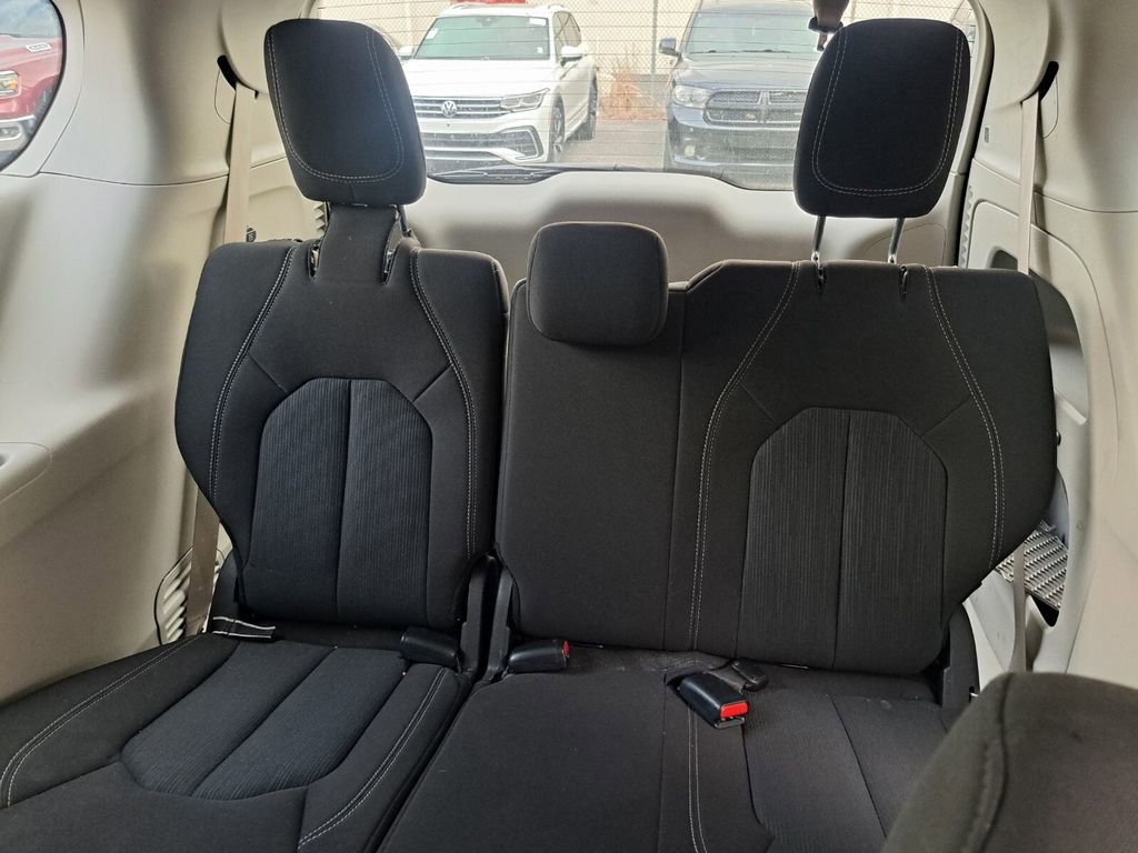 Used 2023 Chrysler Voyager LX image 19