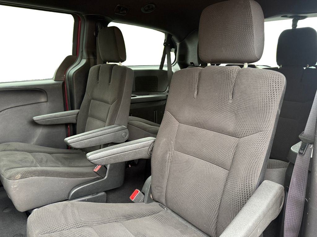 Used 2018 Dodge Grand Caravan SE FWD image 14