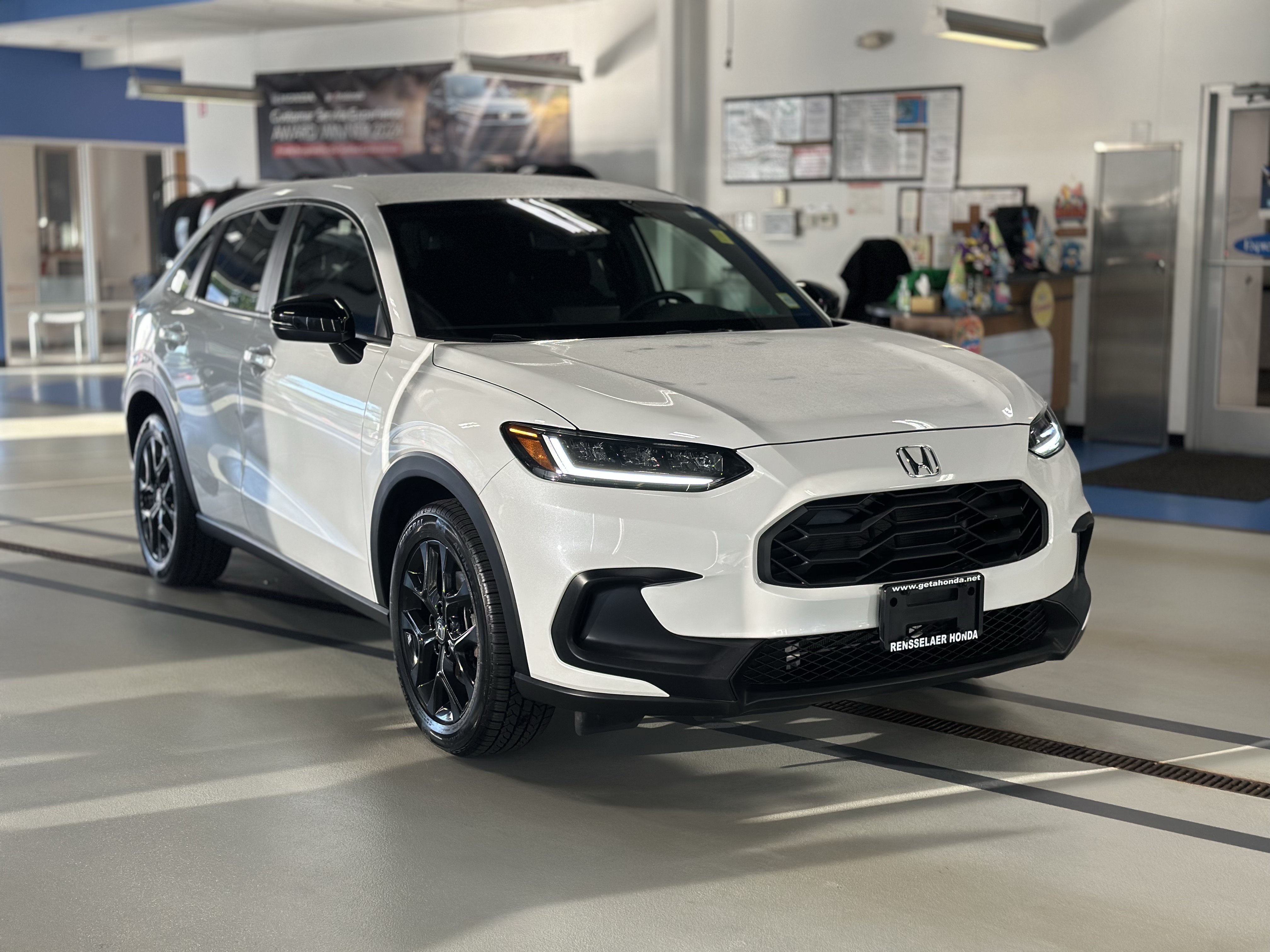 Used 2024 Honda HR-V Sport image 3