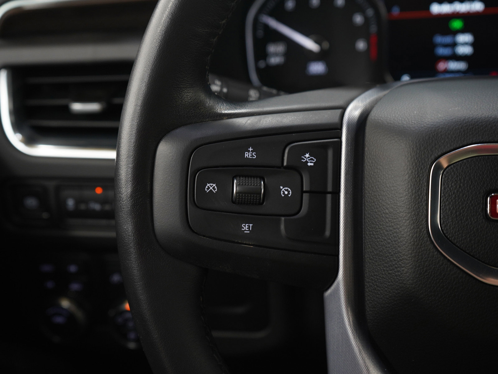 Used 2021 GMC Yukon SLE image 25