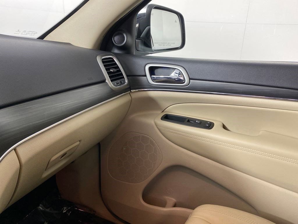 Used 2021 Jeep Grand Cherokee Limited w/ Trailer Tow Group IV image 25