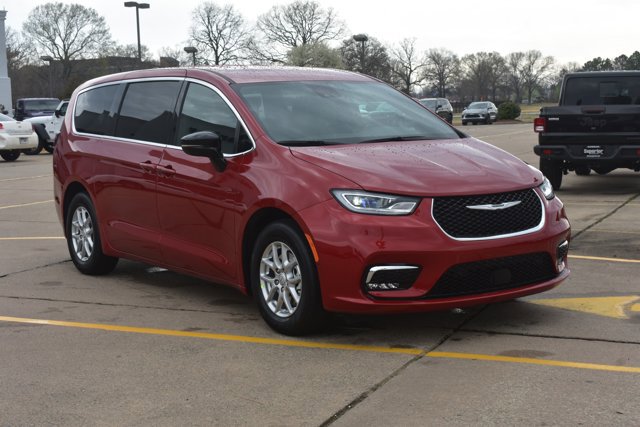 New 2026 Chrysler Pacifica Select image 3