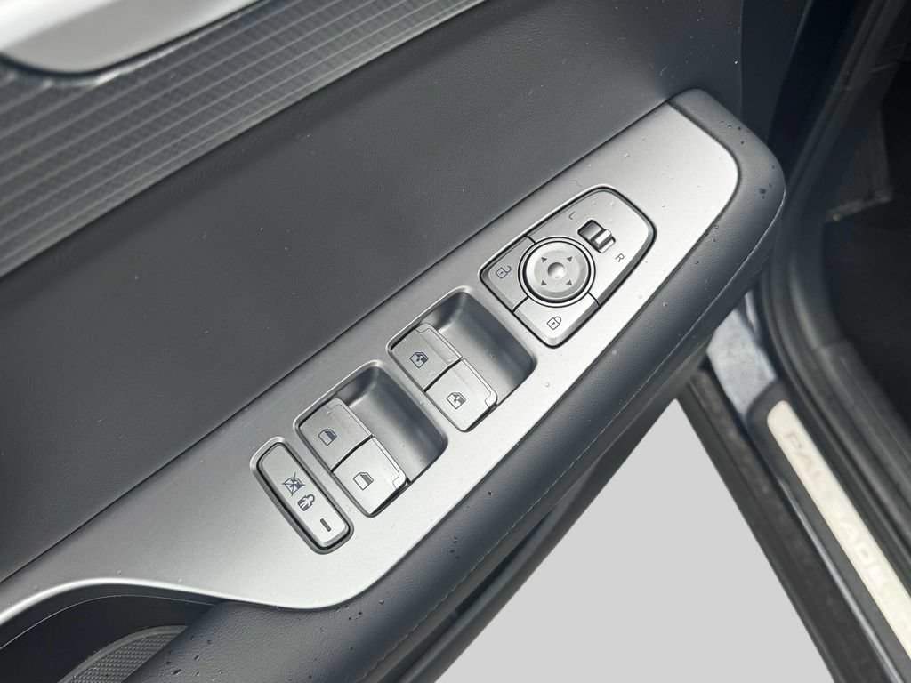 Certified 2024 Hyundai Palisade Limited AWD/4WD image 17