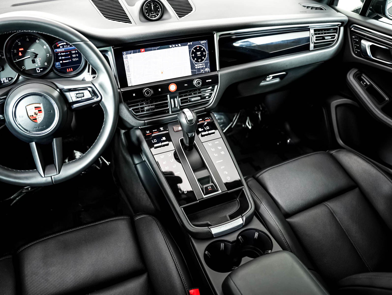 Used 2026 Porsche Macan AWD/4WD image 19