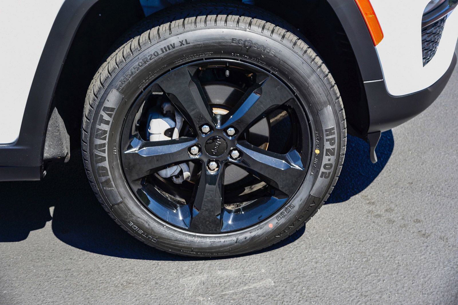 Used 2023 Jeep Grand Cherokee Limited w/ Black Appearance Package image 11