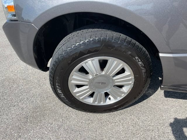 Used 2012 Lincoln Navigator 4WD image 16