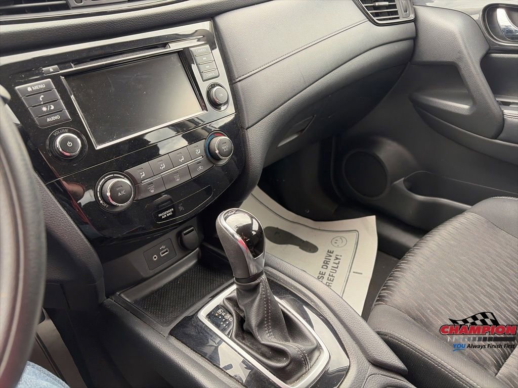 Used 2018 Nissan Rogue S AWD/4WD image 21