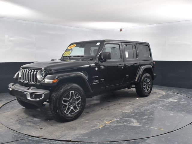 Used 2024 Jeep Wrangler Sahara image 4