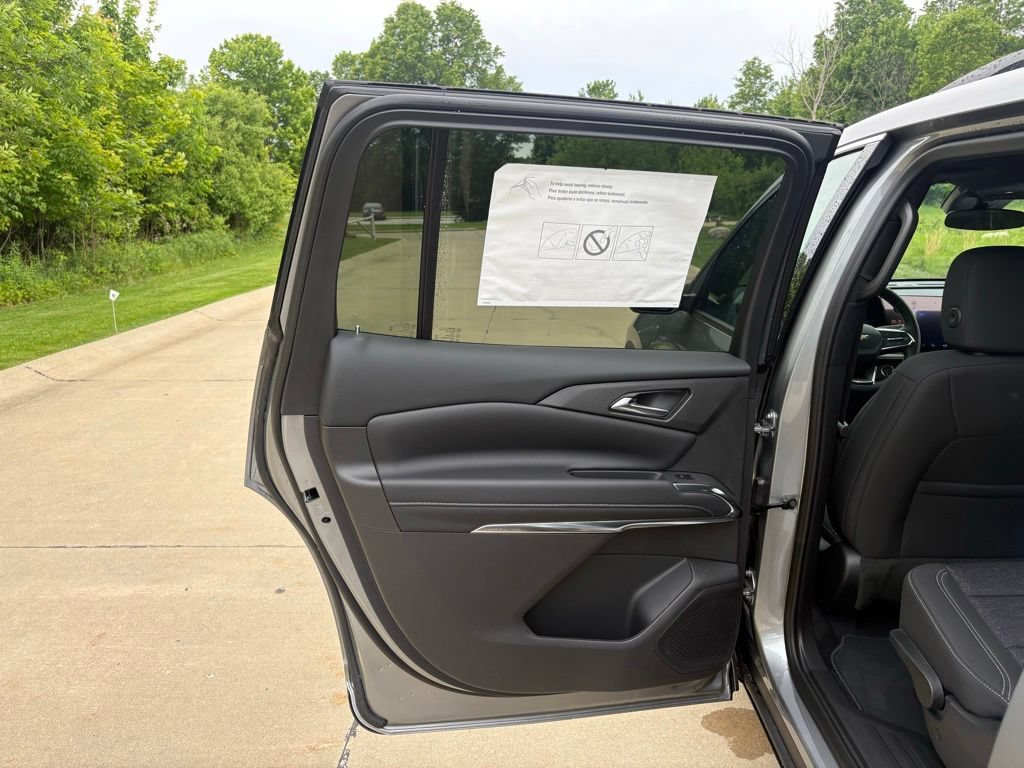 New 2026 Chevrolet Traverse LT w/ LPO, Floor Liner Package FWD image 40