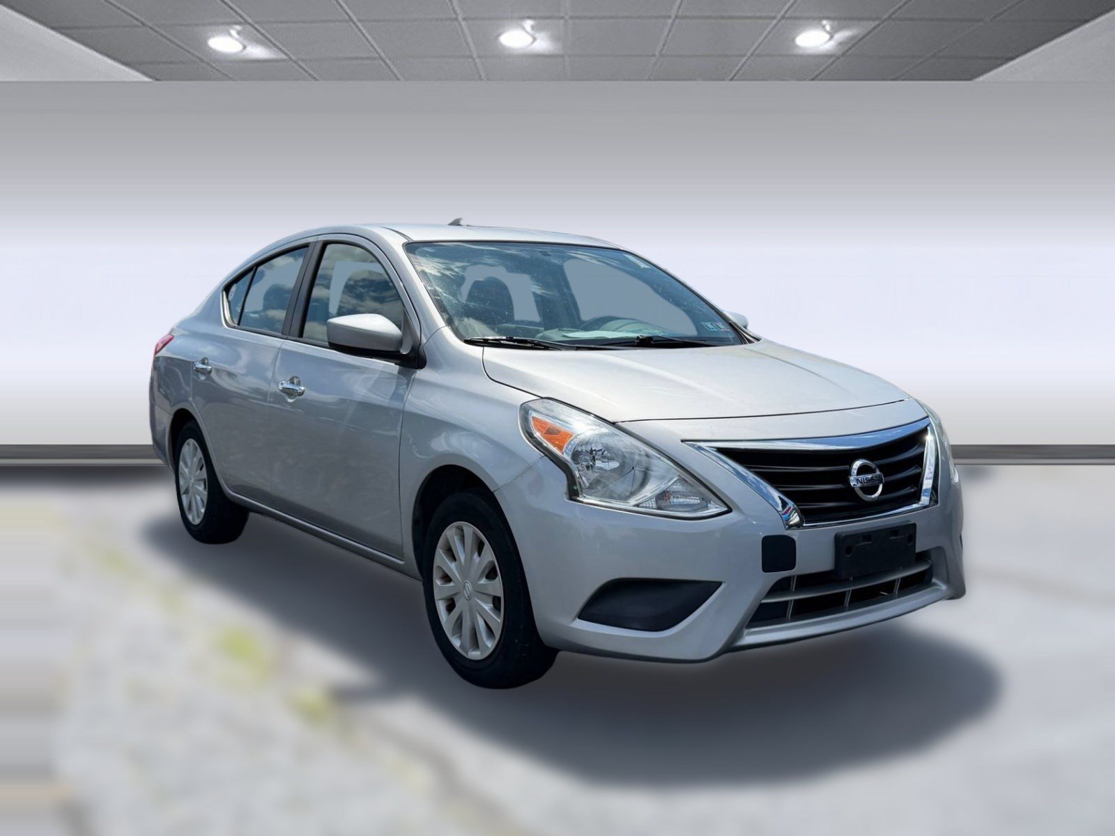 Used 2019 Nissan Versa SV FWD image 5