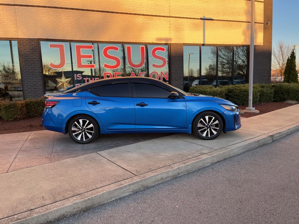 Used 2024 Nissan Sentra SV w/ SV Premium Package image 3